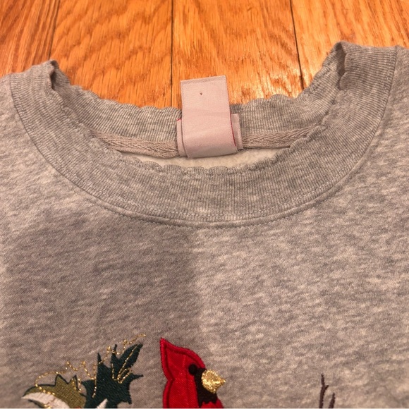 Women's Sweatshirt Gray Cardinal Bird Embroidered Winter Christmas Size Medium - Picture 6 of 6